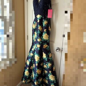 Chic Navy Floral Gown